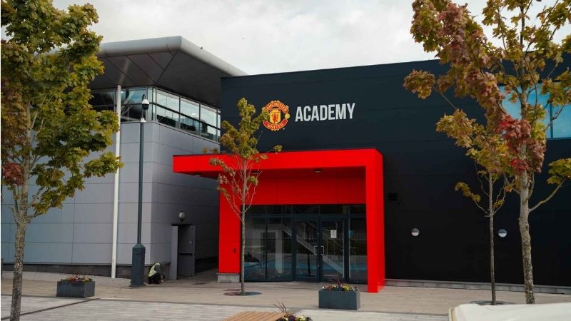 Carrington rộng lớn, nhiều sân tập, gym hiện đại