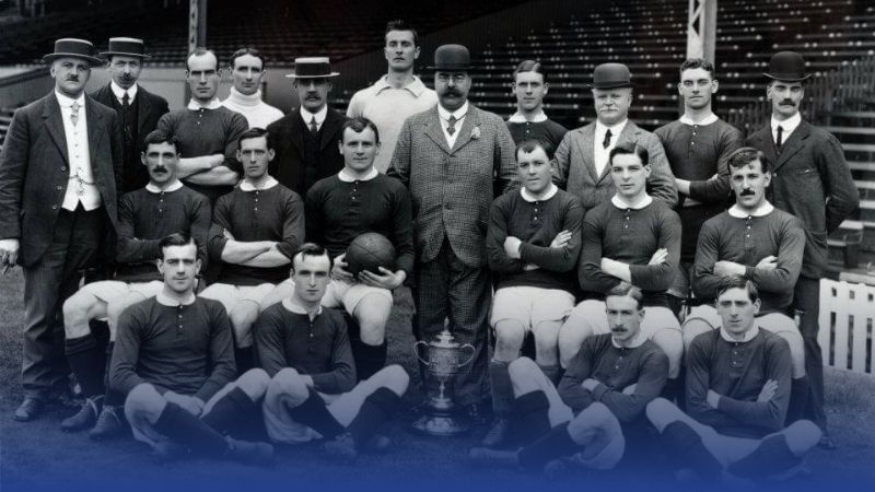 Năm 1902 đánh dấu bước ngoặt khi Manchester United chính thức đổi tên và hồi sinh mạnh mẽ.